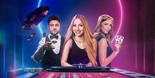 Casino game selection screen showing slots and live dealer options on phrush